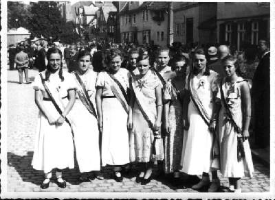 Die Damen des Festkommittees im Festzug zum Bachfest 1934